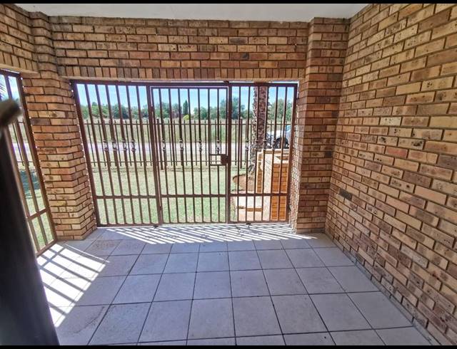 2 BEDROOM PROPERTY TO RENT IN DASSIE RAND